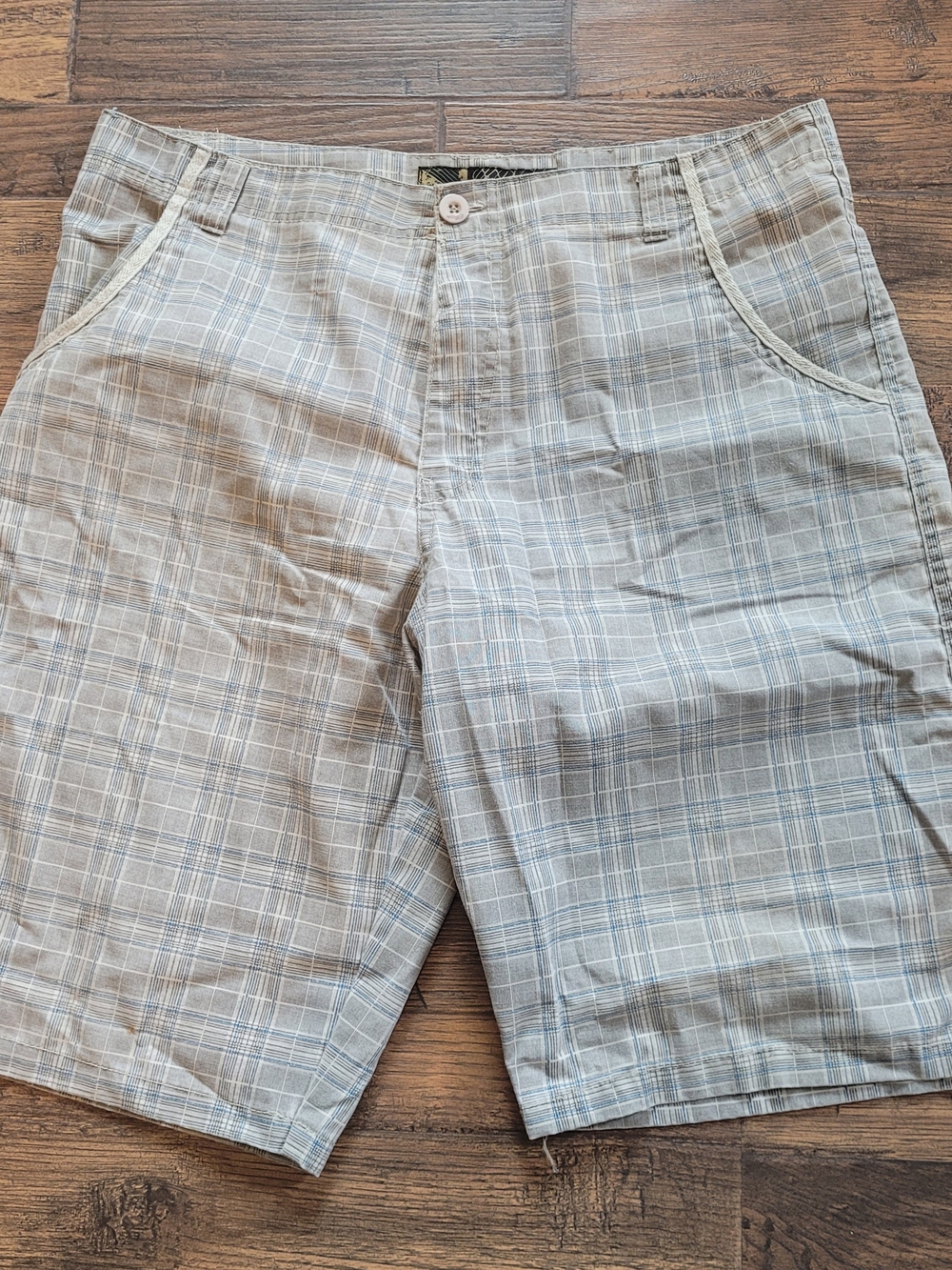 Men's Plaid Flat-Front Shorts - Light Gray
